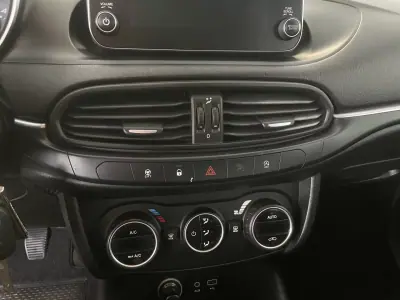 Fiat Tipo 2016 - 9990 EUR, 124618 km - AUTO.MOTO.pt - 124618km - foto 11 de 13