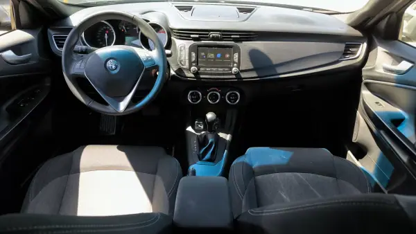 Alfa Romeo Giulietta 2019 - 15950 EUR, 103432 km - AUTO.MOTO.pt - 103432km - foto 7 de 8