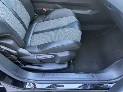 Peugeot 3008 2018 - 14900 EUR, 240000 km - 240000km - foto 60 de 62