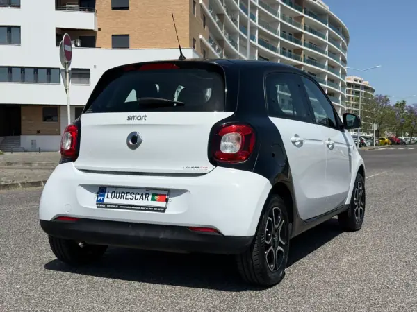 Smart ForFour 2016 - 11995 EUR, 84000 km - AUTO.MOTO.pt - 84000km - foto 33 de 42