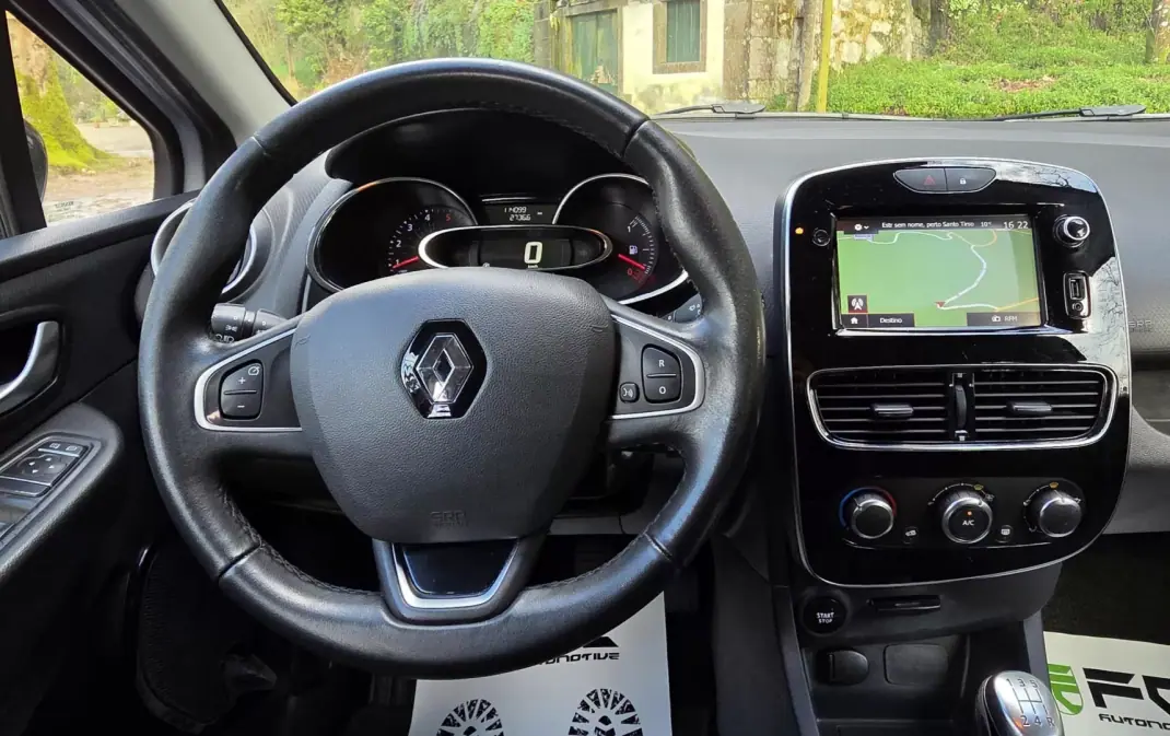 Renault Clio 2017 - 10950 EUR, 114000 km - AUTO.MOTO.pt - 114000km - foto 17 de 19