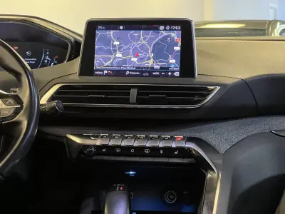 Peugeot 3008 2018 - 14990 EUR, 103000 km - 103000km - foto 18 de 35