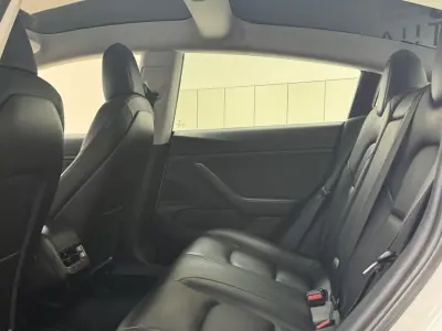 Tesla Model 3 2019 - 24890 EUR, 118800 km - AUTO.MOTO.pt - 118800km - foto 17 de 29
