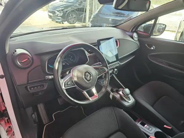 Renault Zoe 2021 - 13750 EUR, 97000 km - AUTO.MOTO.pt - 97000km - foto 7 de 20