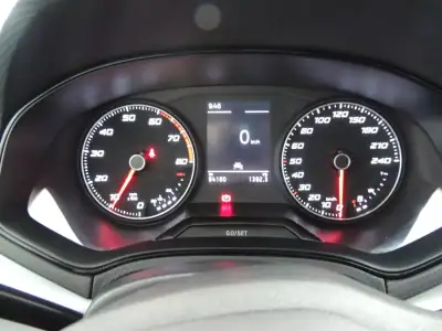 SEAT Arona 2022 - 13950 EUR, 84300 km - AUTO.MOTO.pt - 84300km - foto 7 de 12