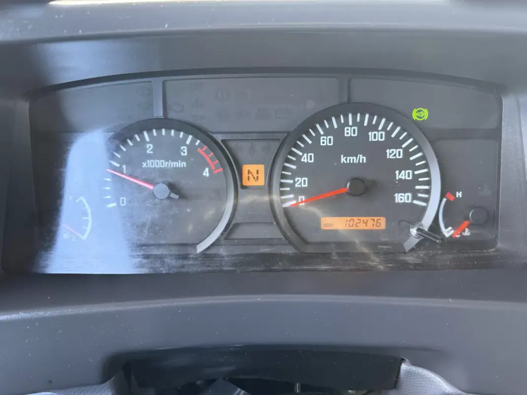 Isuzu 2013 - 23490 EUR, 102000 km - AUTO.MOTO.pt - 102000km - foto 3 de 26