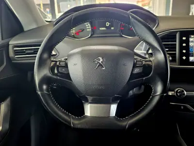 Peugeot 308 SW 2016 - 8990 EUR, 150869 km - AUTO.MOTO.pt - 150869km - foto 12 de 31