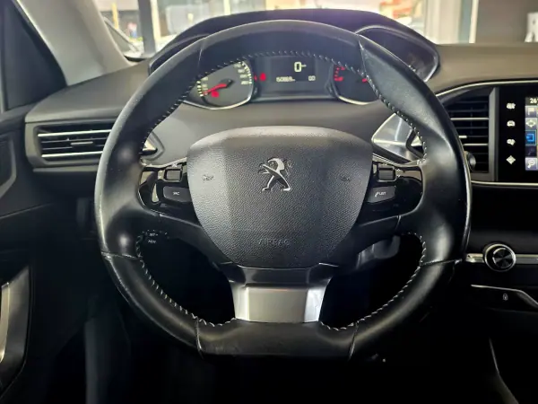 Peugeot 308 SW 2016 - 8990 EUR, 150869 km - AUTO.MOTO.pt - 150869km - foto 12 de 31