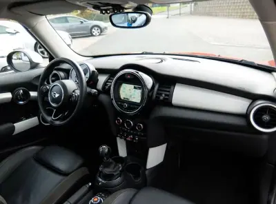 MINI Cooper 2016 - 15750 EUR, 148000 km - AUTO.MOTO.pt - 148000km - foto 16 de 20