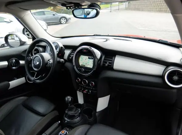 MINI Cooper 2016 - 14990 EUR, 148000 km - AUTO.MOTO.pt - 148000km - foto 16 de 20