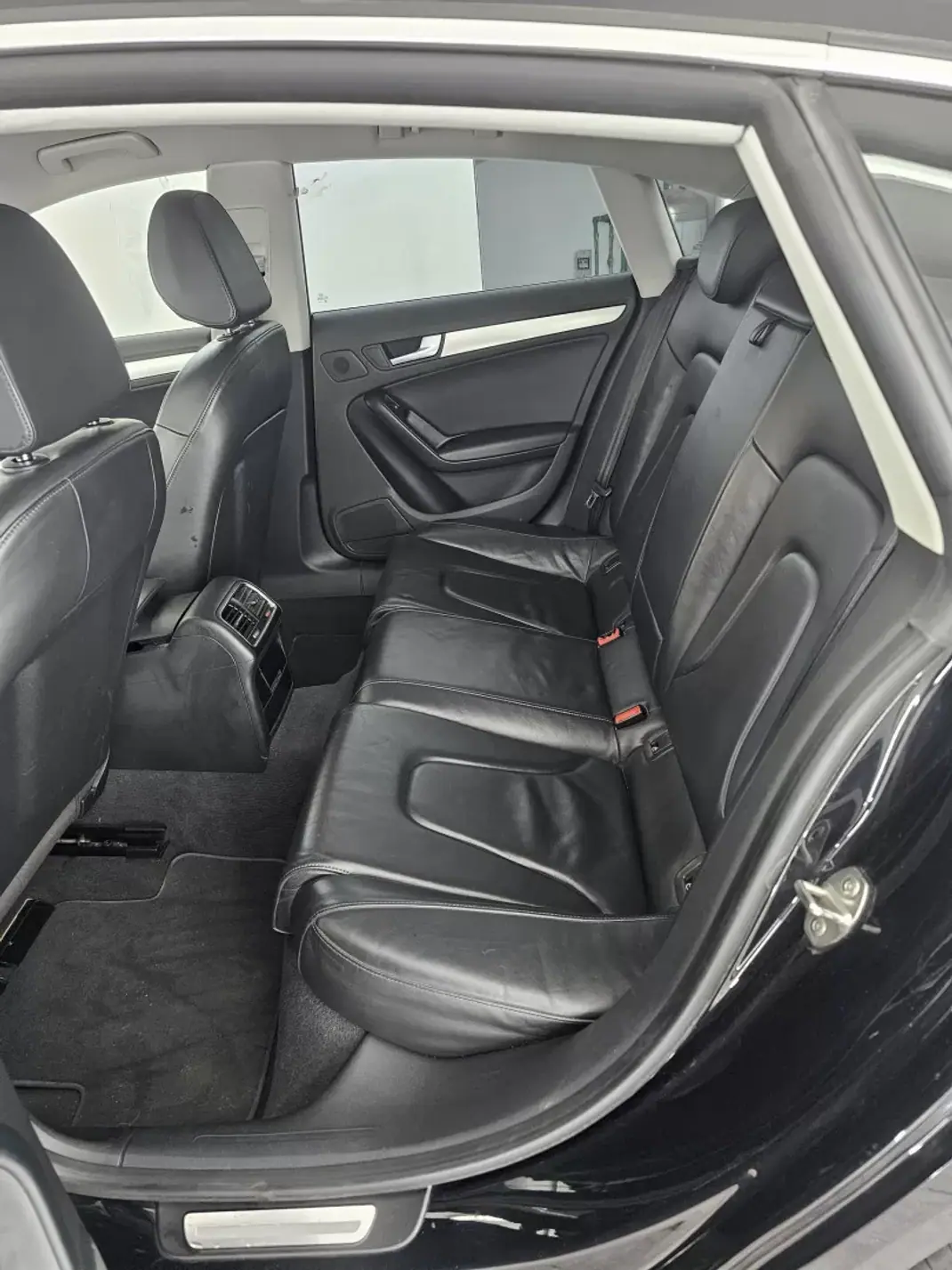 Audi A5 Sportback 2011 - 17500 EUR, 123569 km - AUTO.MOTO.pt - 123569km - foto 26 de 29