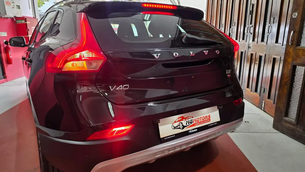 Volvo V40 Cross Country 2017 - 13990 EUR, 169554 km - 169554km - foto 10 de 61