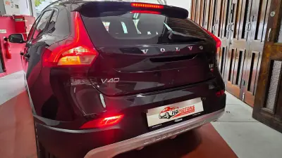 Volvo V40 Cross Country 2017 - 13990 EUR, 169554 km - AUTO.MOTO.pt - 169554km - foto 10 de 61