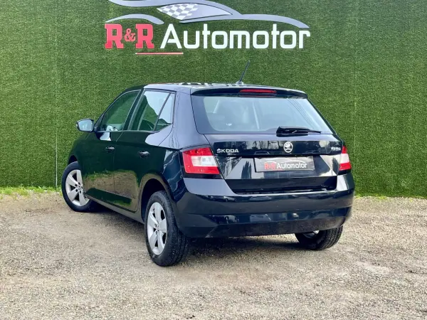 Skoda Fabia 2015 - 8900 EUR, 187000 km - AUTO.MOTO.pt - 187000km - foto 2 de 22