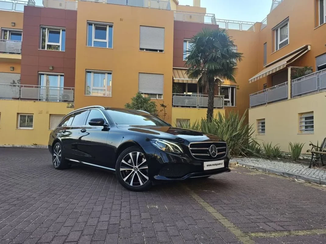 Mercedes-Benz E 300 2020 - 29980 EUR, 140000 km - AUTO.MOTO.pt - 140000km - foto 1 de 20