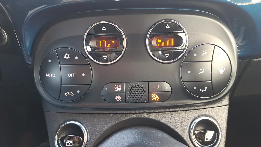 Fiat 500C 2023 - 13900 EUR, 46000 km - AUTO.MOTO.pt - 46000km - foto 8 de 13