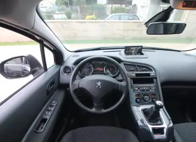 Peugeot 5008 2015 - 7450 EUR, 221000 km - AUTO.MOTO.pt - 221000km - foto 16 de 26