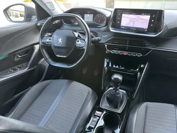 Peugeot 2008 2021 - 14900 EUR, 160000 km - AUTO.MOTO.pt - 160000km - foto 28 de 66