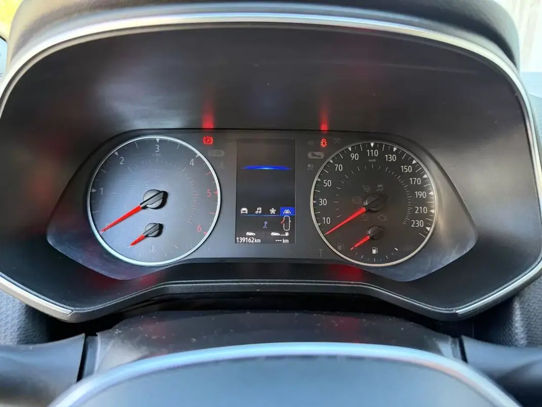 Renault Clio 2020 - 12900 EUR, 139162 km - 139162km - foto 16 de 19