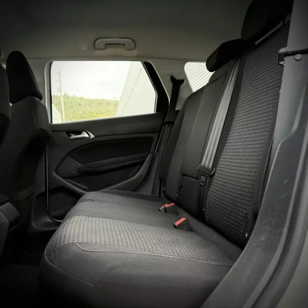 Peugeot 308 2019 - 11900 EUR, 145099 km - AUTO.MOTO.pt - 145099km - foto 6 de 7