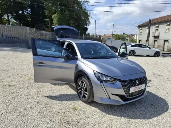 Peugeot e-208 2021 - 16499 EUR, 94000 km - AUTO.MOTO.pt - 94000km - foto 16 de 35