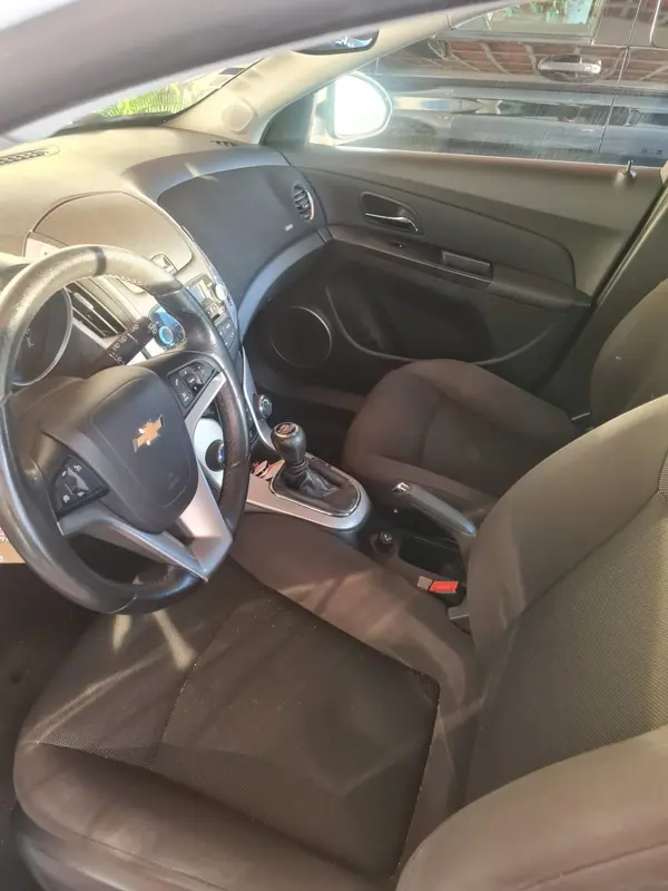 Chevrolet Cruze 2013 - 5000 EUR, 254000 km - AUTO.MOTO.pt - 254000km - foto 4 de 6