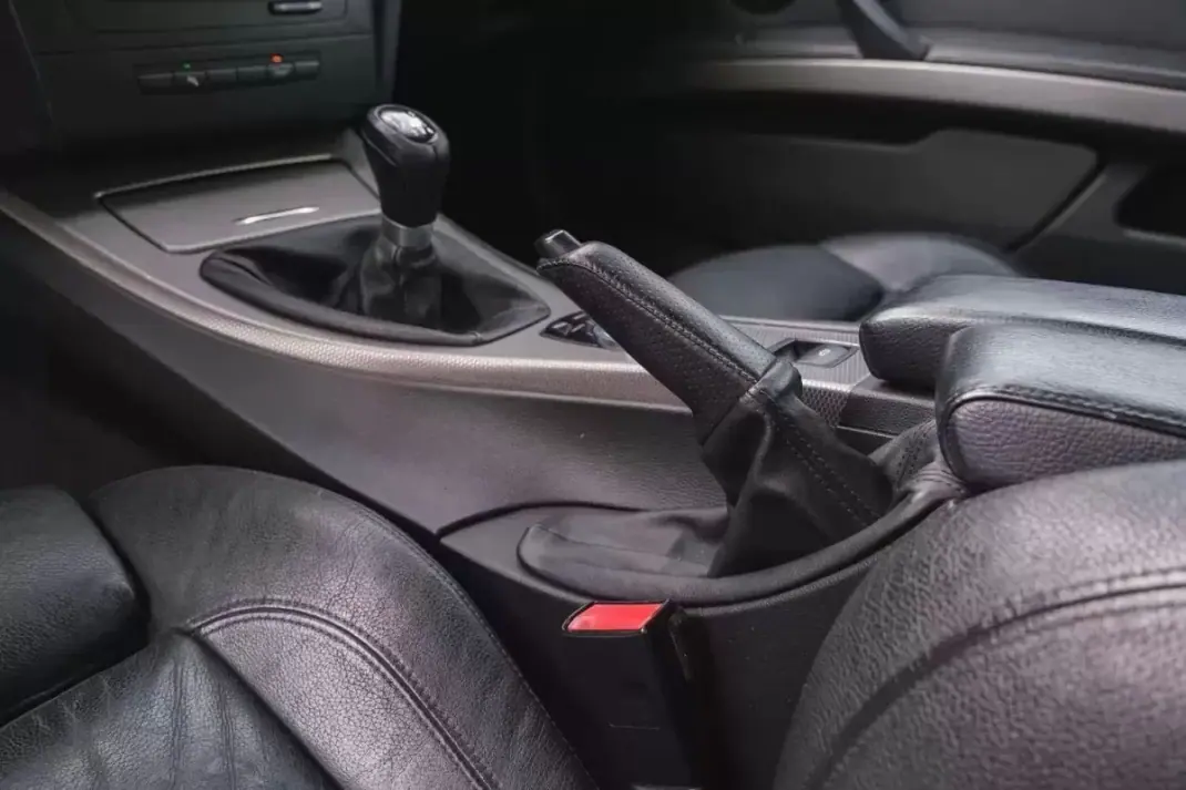 BMW 320 2016 - 18900 EUR, 230000 km - AUTO.MOTO.pt - 230000km - foto 16 de 28