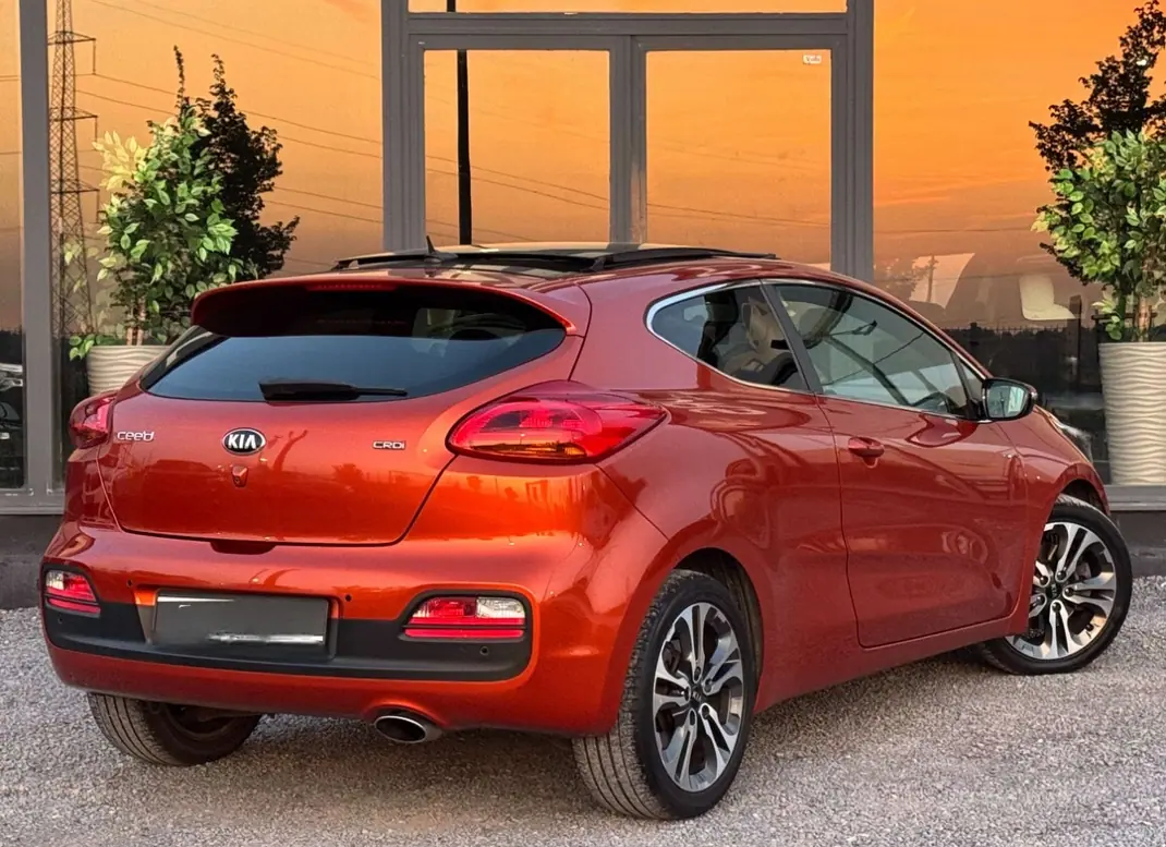 Kia Ceed 2014 - 9750 EUR, 189000 km - AUTO.MOTO.pt - 189000km - foto 2 de 4