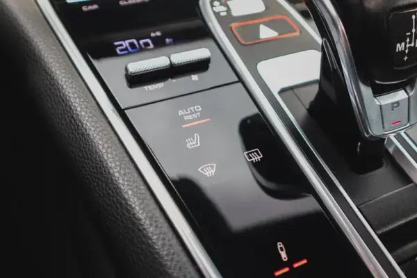 Porsche Panamera Sport Turismo 2019 - 67480 EUR, 97640 km - AUTO.MOTO.pt - 97640km - foto 57 de 71