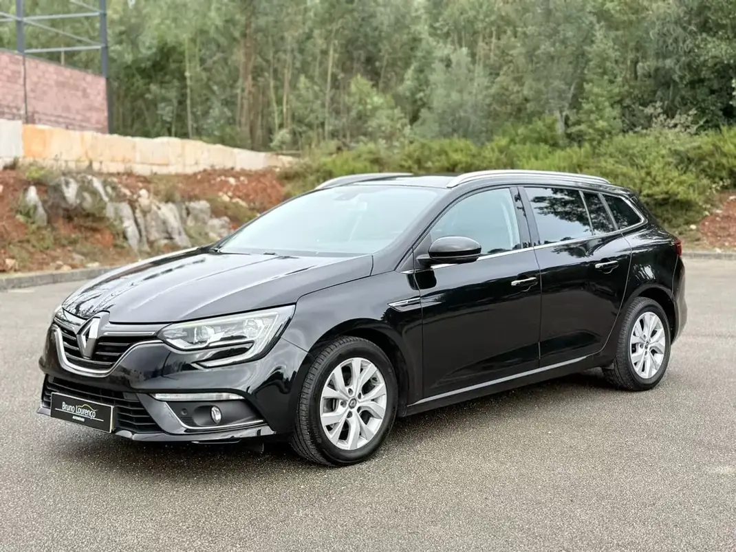 Renault Mégane Sport Tourer 2019 - 12900 EUR, 128050 km - AUTO.MOTO.pt - 128050km - foto 15 de 18