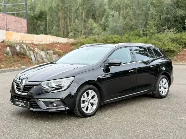 Renault Mégane Sport Tourer 2019 - 12900 EUR, 128050 km - AUTO.MOTO.pt - 128050km - foto 15 de 18