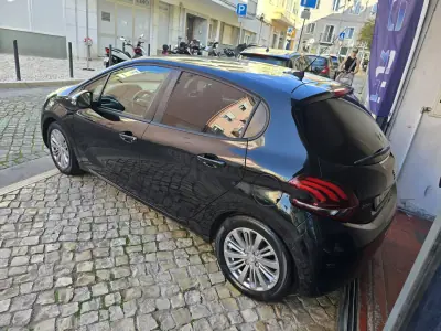 Peugeot 208 2018 - 5750 EUR, 187537 km - foto 6 de 18