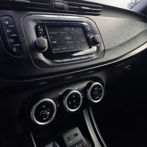Alfa Romeo Giulietta 2016 - 10950 EUR, 172955 km - AUTO.MOTO.pt - 172955km - foto 24 de 32