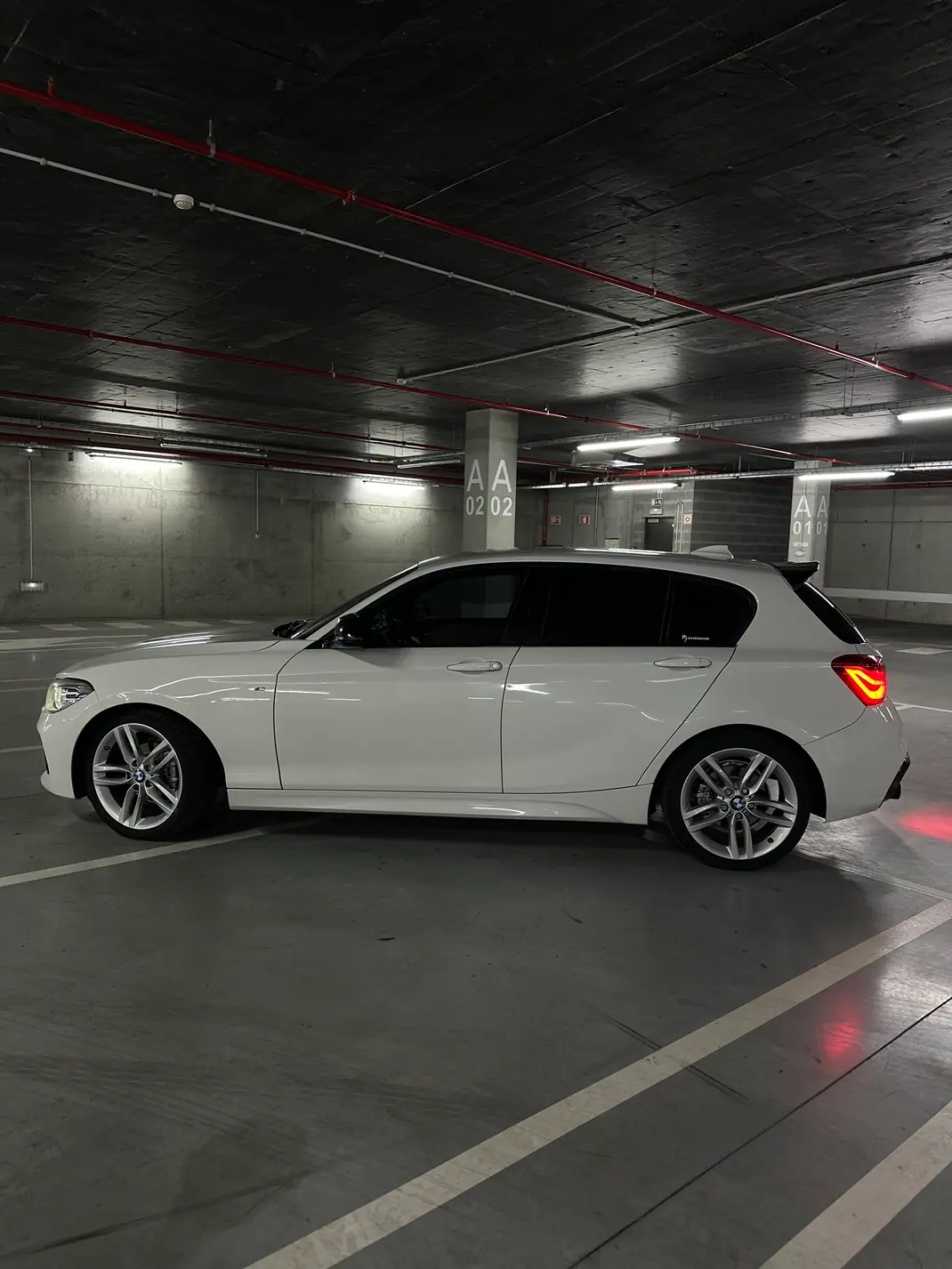 BMW 118 2017 - 18990 EUR, 206000 km - AUTO.MOTO.pt - 206000km - foto 9 de 16