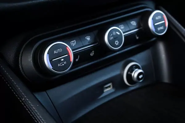 Alfa Romeo Stelvio 2017 - 29400 EUR, 139000 km - AUTO.MOTO.pt - 139000km - foto 28 de 35