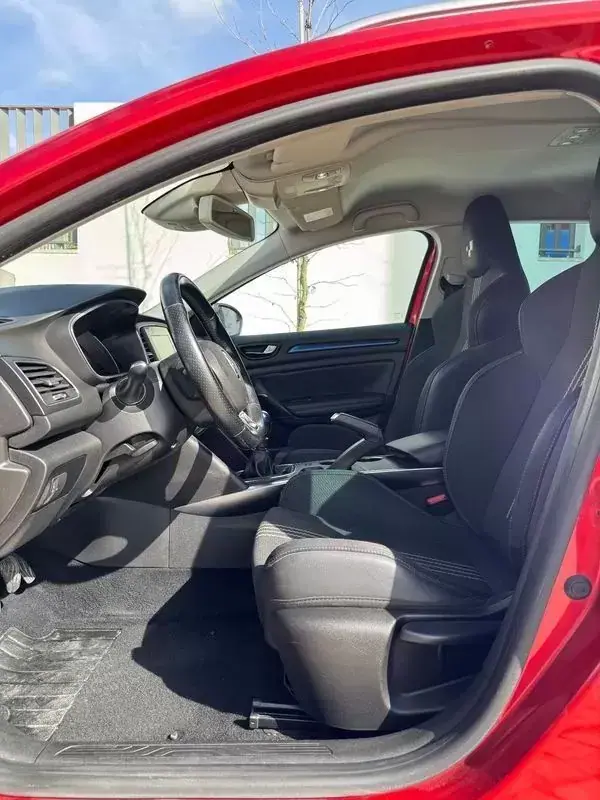 Renault Mégane Sport Tourer 2016 - 13750 EUR, 130000 km - 130000km - foto 11 de 27