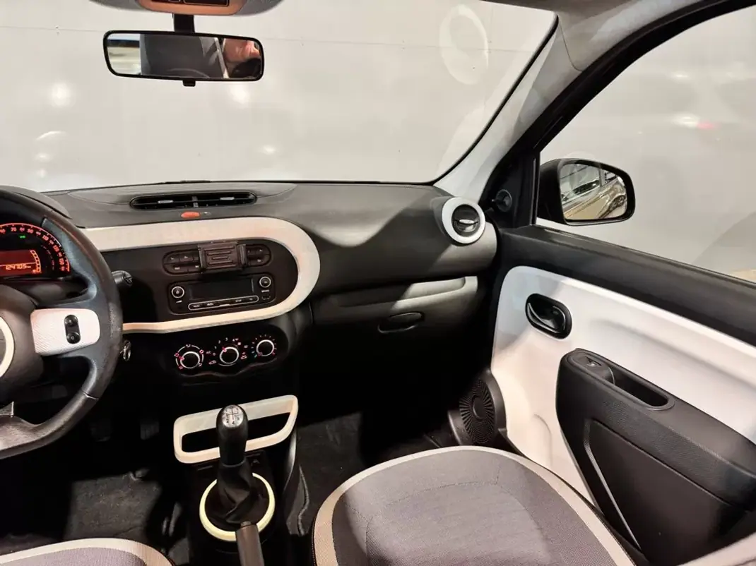 Renault Twingo 2015 - 7900 EUR, 124650 km - 124650km - foto 5 de 42