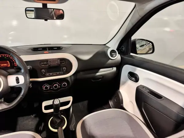 Renault Twingo 2015 - 7900 EUR, 124650 km - AUTO.MOTO.pt - 124650km - foto 5 de 42
