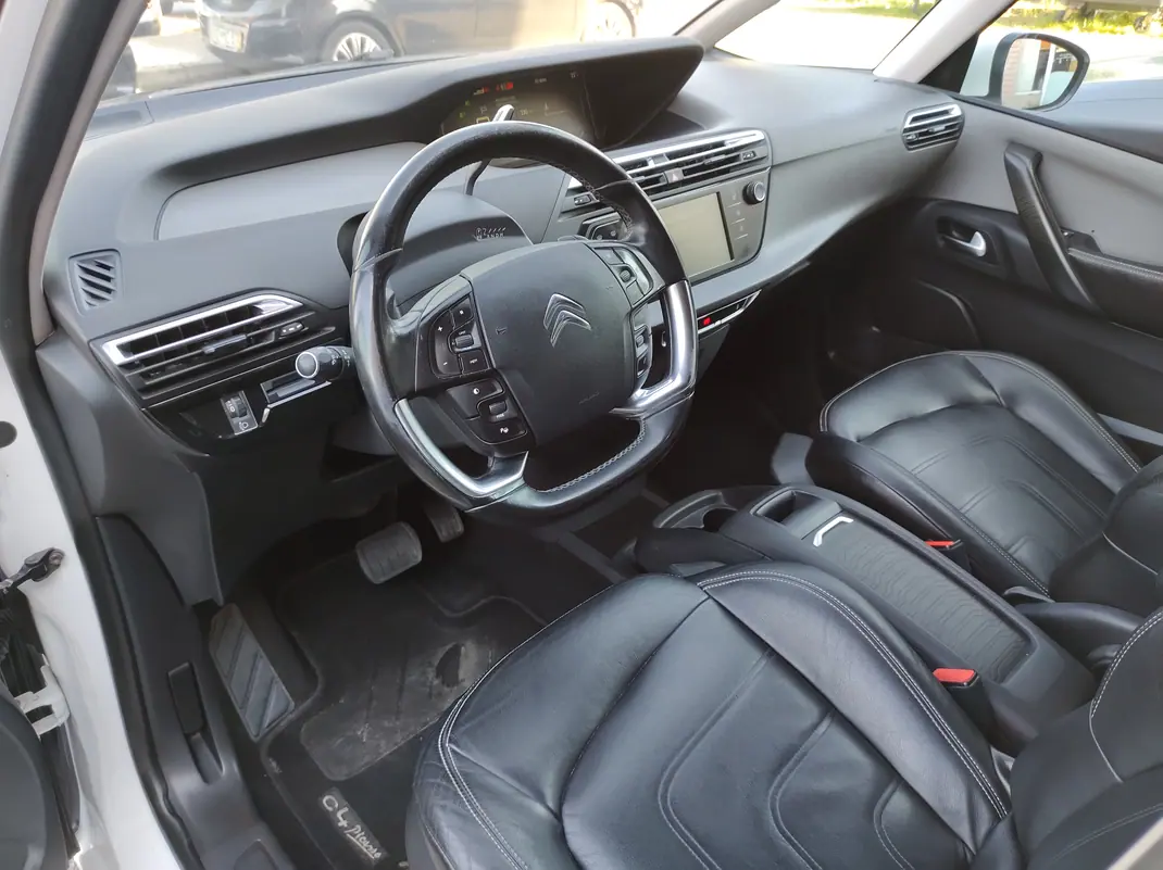 Citroën C4 Grand Picasso 2015 - 10500 EUR, 185000 km - AUTO.MOTO.pt - 185000km - foto 10 de 15