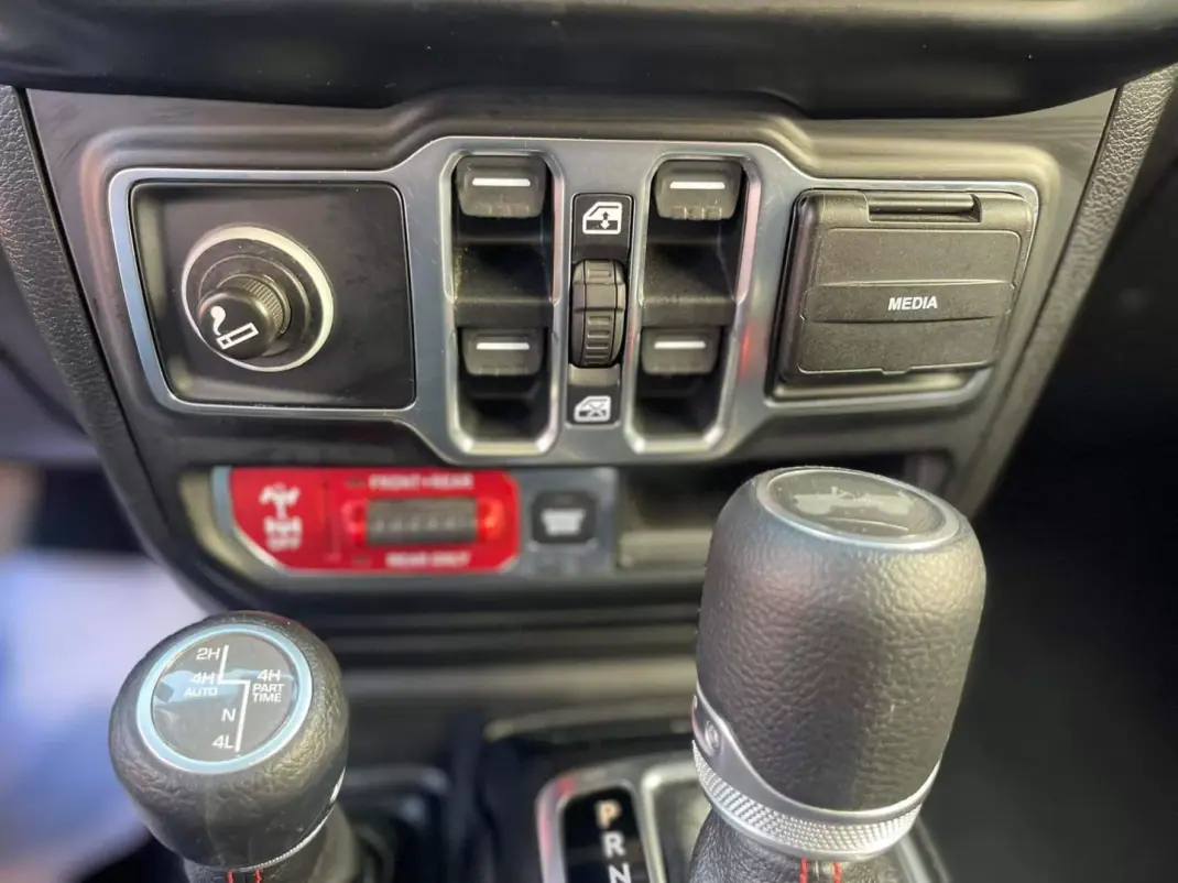 Jeep Wrangler Unlimited 2020 - 58900 EUR, 97594 km - AUTO.MOTO.pt - 97594km - foto 12 de 17