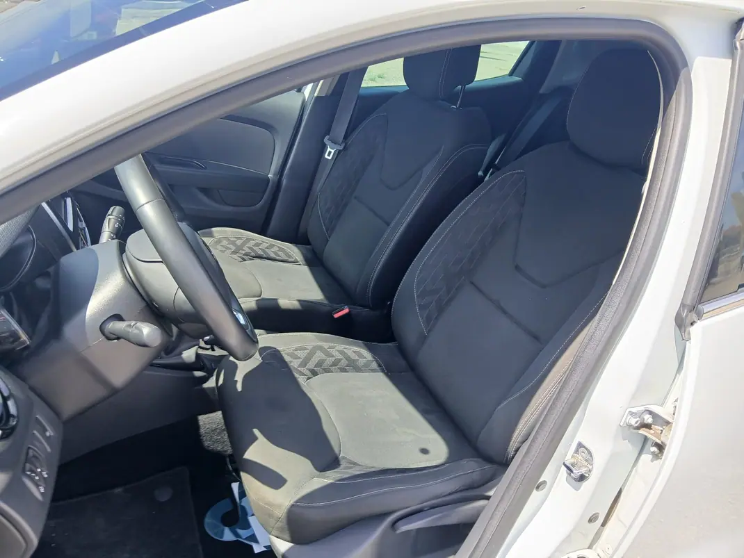 Renault Clio 2019 - 12400 EUR, 108847 km - 108847km - foto 7 de 15