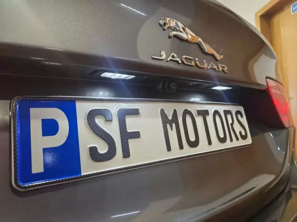 Jaguar XE 2017 - 16980 EUR, 185325 km - AUTO.MOTO.pt - 185325km - foto 16 de 36