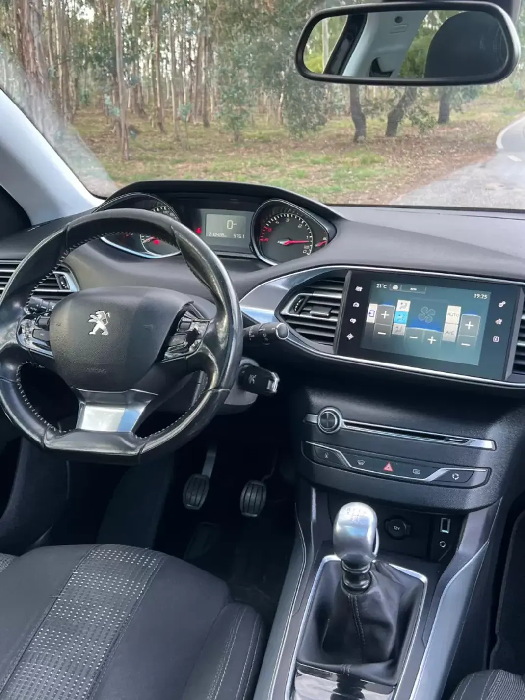 Peugeot 308 SW 2015 - 9500 EUR, 210430 km - AUTO.MOTO.pt - 210430km - foto 9 de 23