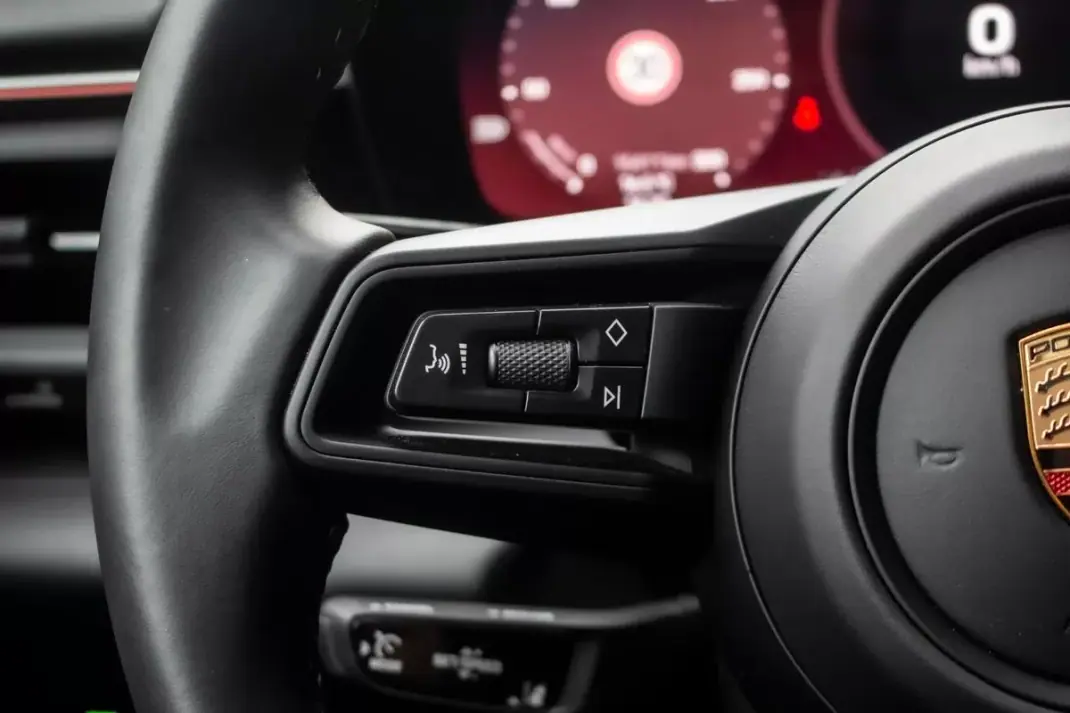 Porsche Macan 2025 - 83990 EUR, 15400 km - AUTO.MOTO.pt - 15400km - foto 15 de 49