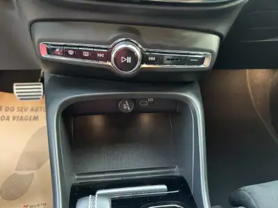 Volvo XC 40 2021 - 31500 EUR, 77000 km - AUTO.MOTO.pt - 77000km - foto 40 de 47