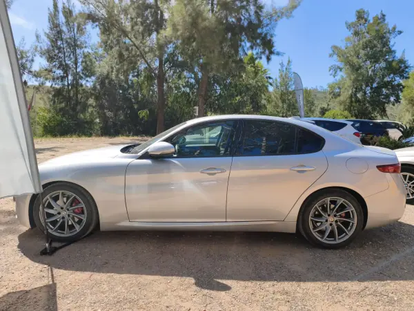 Alfa Romeo Giulia 2018 - 26900 EUR, 97500 km - AUTO.MOTO.pt - 97500km - foto 3 de 13