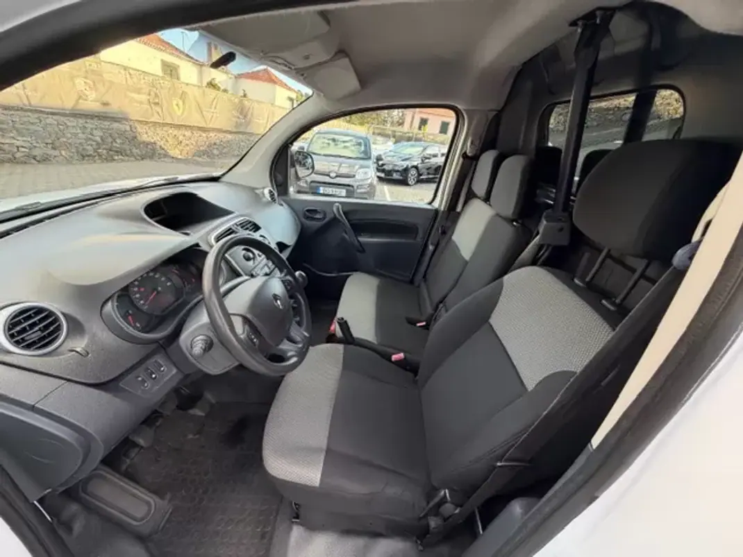 Renault Kangoo 2018 - 12900 EUR, 94420 km - AUTO.MOTO.pt - 94420km - foto 2 de 12