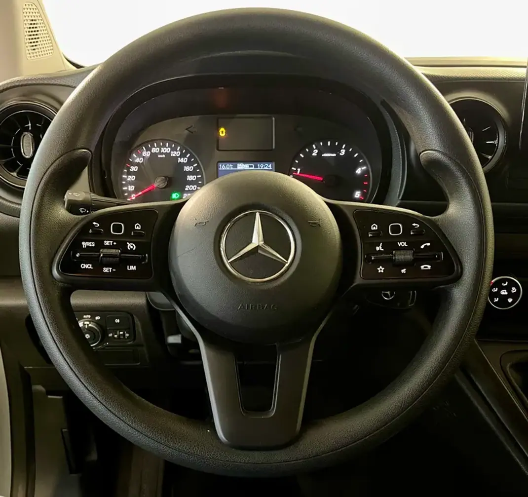 Mercedes-Benz 2022 - 17750 EUR, 45000 km - AUTO.MOTO.pt - 45000km - foto 3 de 28