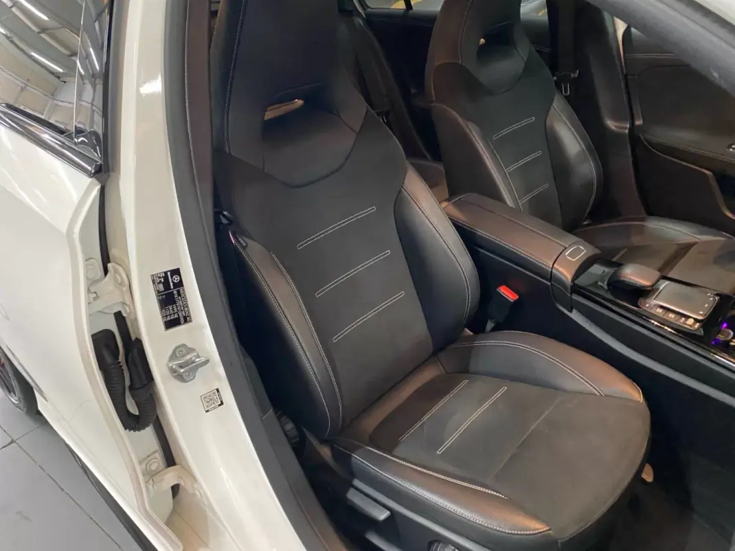 Mercedes-Benz A 180 2022 - 26950 EUR, 182600 km - AUTO.MOTO.pt - 182600km - foto 18 de 20