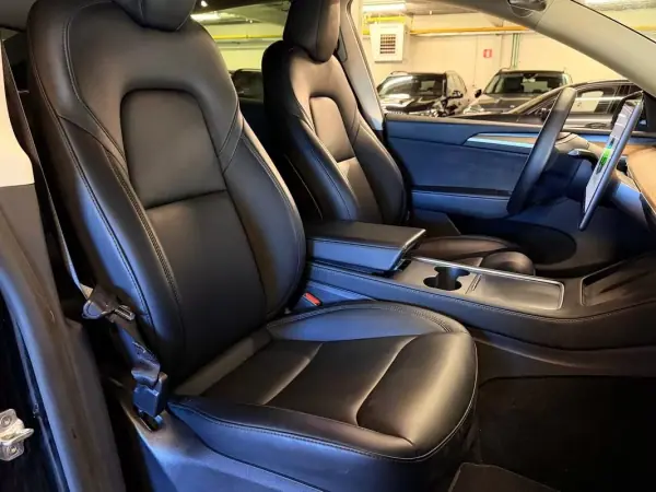 Tesla Model Y 2022 - 35990 EUR, 89658 km - AUTO.MOTO.pt - 89658km - foto 10 de 17